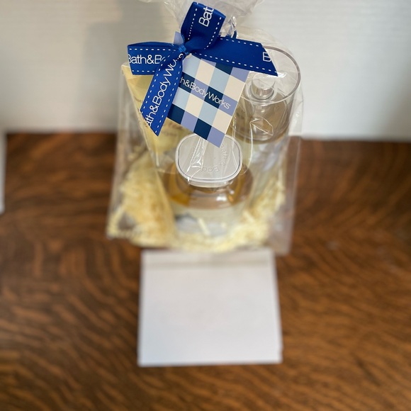 White Tea and Ginger Body Cream, Shower Gel & Mist - Picture 8 of 14